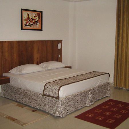 Rosalie'S Suites โลเม ภายนอก รูปภาพ