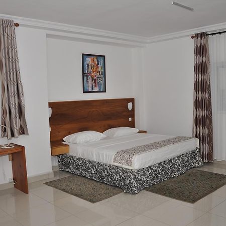Rosalie'S Suites โลเม ภายนอก รูปภาพ