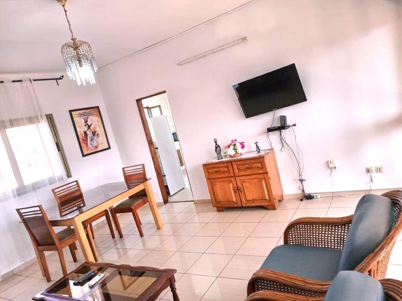 Rosalie'S Suites โลเม ภายนอก รูปภาพ