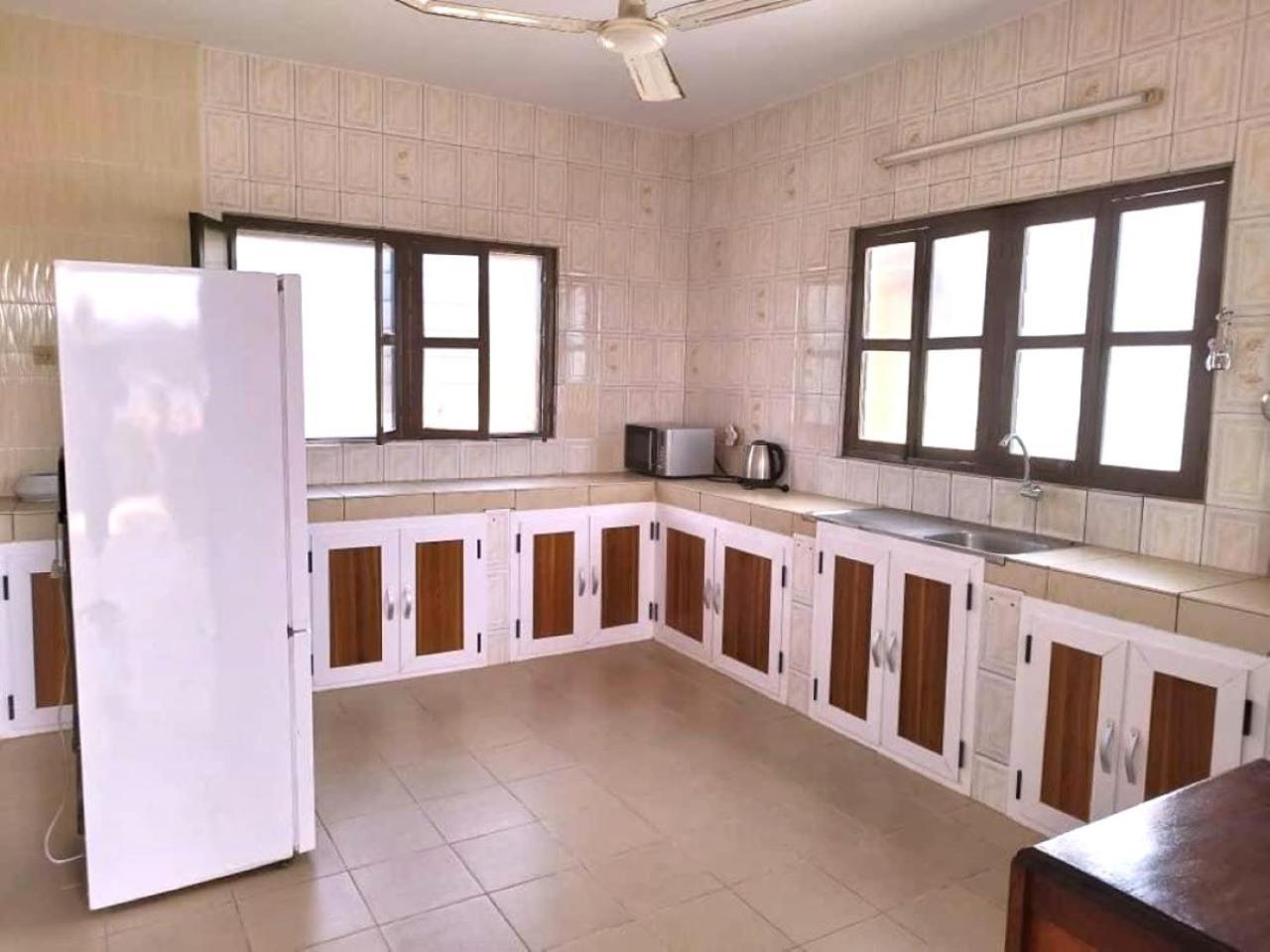 Rosalie'S Suites โลเม ภายนอก รูปภาพ