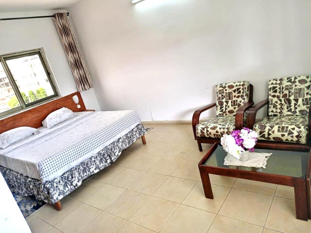 Rosalie'S Suites โลเม ภายนอก รูปภาพ