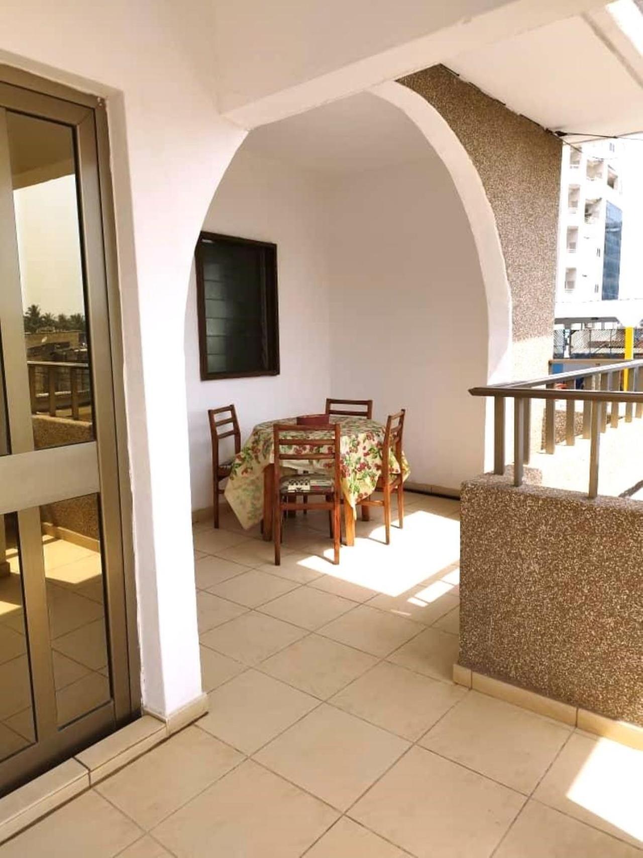 Rosalie'S Suites โลเม ภายนอก รูปภาพ