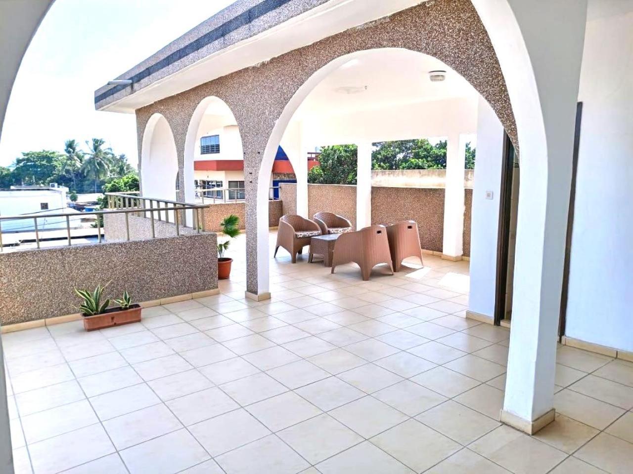 Rosalie'S Suites โลเม ภายนอก รูปภาพ
