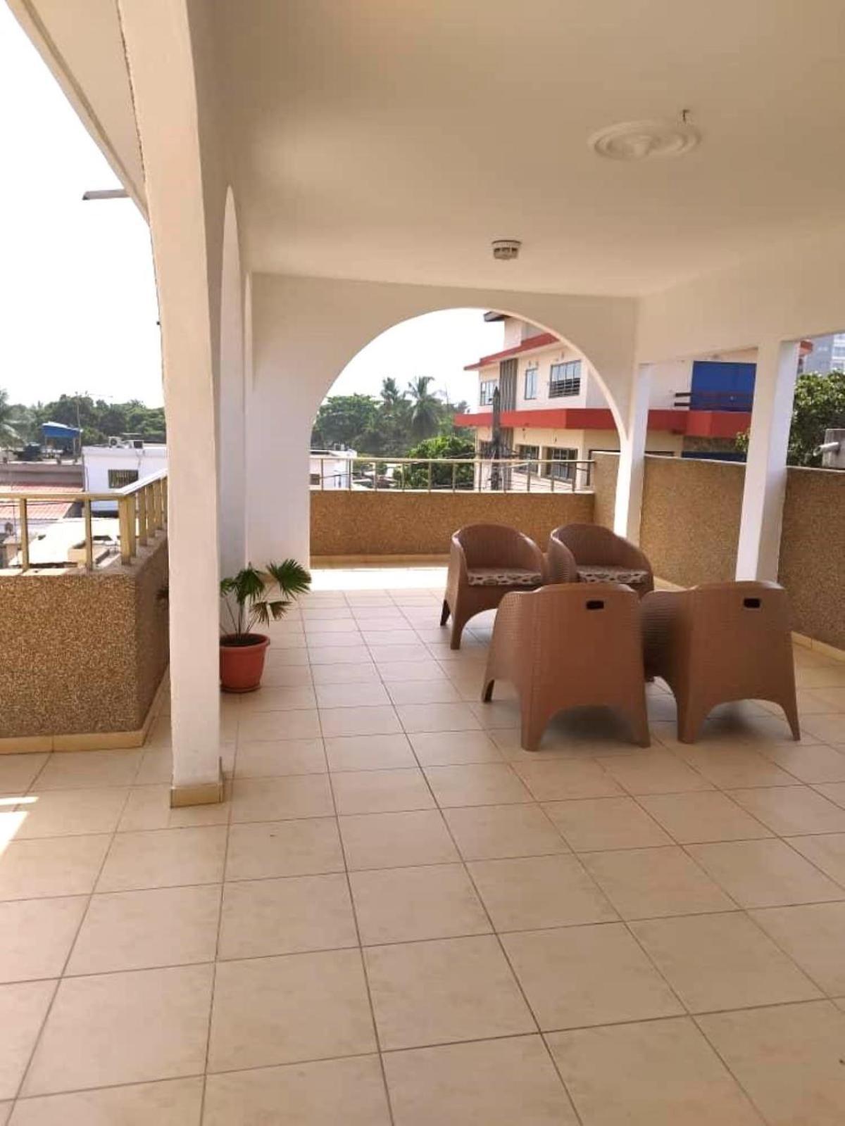 Rosalie'S Suites โลเม ภายนอก รูปภาพ
