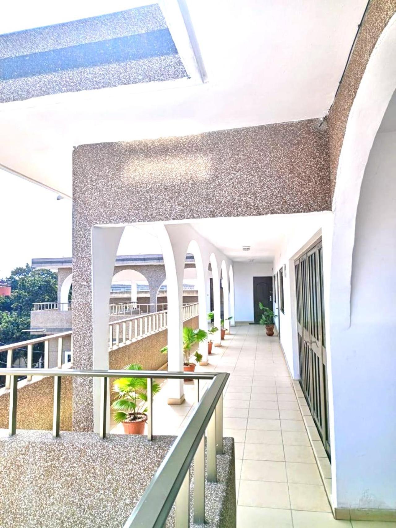 Rosalie'S Suites โลเม ภายนอก รูปภาพ