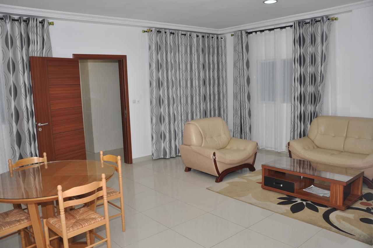 Rosalie'S Suites โลเม ภายนอก รูปภาพ