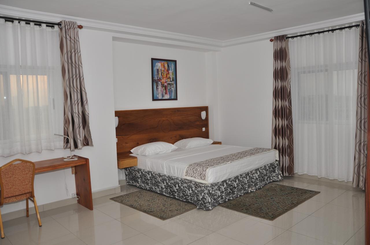 Rosalie'S Suites โลเม ภายนอก รูปภาพ