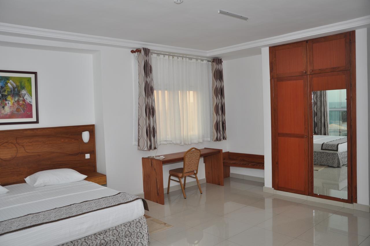 Rosalie'S Suites โลเม ภายนอก รูปภาพ