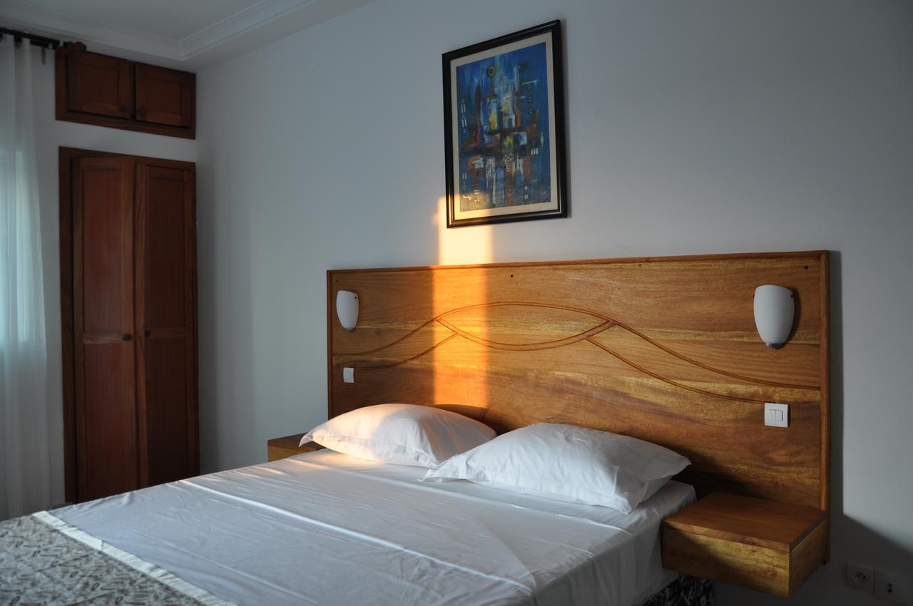 Rosalie'S Suites โลเม ภายนอก รูปภาพ