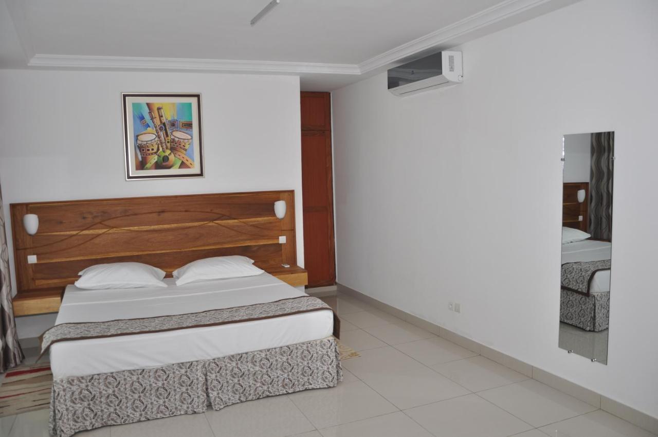 Rosalie'S Suites โลเม ภายนอก รูปภาพ