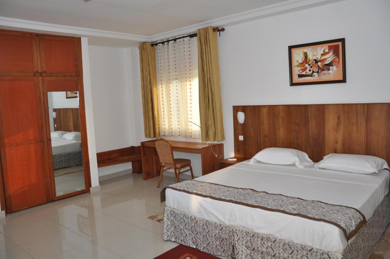 Rosalie'S Suites โลเม ภายนอก รูปภาพ